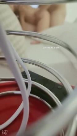 顶级淫妻博主，【刺鸡】，分享老婆给单男操多P，露脸，这个少妇真是骚，喜欢大学生 截图4