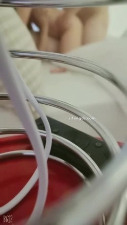 顶级淫妻博主，【刺鸡】，分享老婆给单男操多P，露脸，这个少妇真是骚，喜欢大学生 截图5