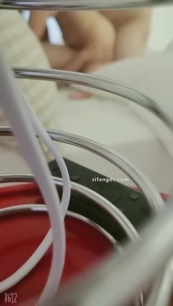 顶级淫妻博主，【刺鸡】，分享老婆给单男操多P，露脸，这个少妇真是骚，喜欢大学生 截图6