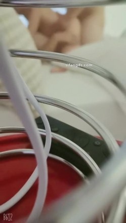 顶级淫妻博主，【刺鸡】，分享老婆给单男操多P，露脸，这个少妇真是骚，喜欢大学生 截图7
