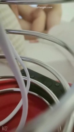 顶级淫妻博主，【刺鸡】，分享老婆给单男操多P，露脸，这个少妇真是骚，喜欢大学生 截图9