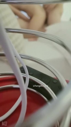 顶级淫妻博主，【刺鸡】，分享老婆给单男操多P，露脸，这个少妇真是骚，喜欢大学生 截图12