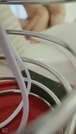 顶级淫妻博主，【刺鸡】，分享老婆给单男操多P，露脸，这个少妇真是骚，喜欢大学生 截图14