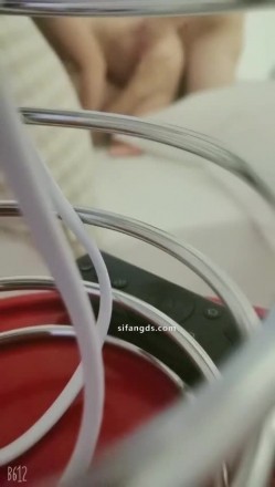 顶级淫妻博主，【刺鸡】，分享老婆给单男操多P，露脸，这个少妇真是骚，喜欢大学生 截图15