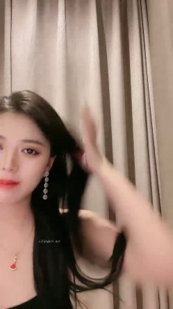 顶级颜值女模特【女模小草莓】掐脖子无套狂操白浆直流，渣男一点儿也不怜香惜玉狂干！ 截图5