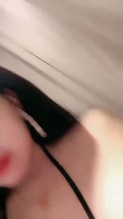 顶级颜值女模特【女模小草莓】掐脖子无套狂操白浆直流，渣男一点儿也不怜香惜玉狂干！ 截图10