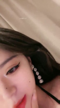 顶级颜值女模特【女模小草莓】掐脖子无套狂操白浆直流，渣男一点儿也不怜香惜玉狂干！ 截图14