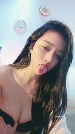 【高端奢华 ️顶级空姐】超美商务模特『小一一』极品女神重磅回归 又骚又御《此女只应天上有 人间谁配操一回》 截图8