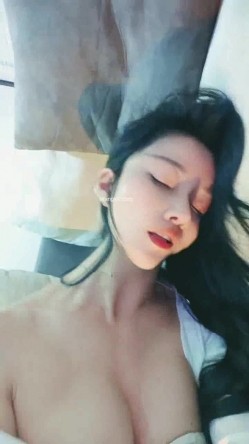 【高端奢华 ️顶级空姐】超美商务模特『小一一』极品女神重磅回归 又骚又御《此女只应天上有 人间谁配操一回》 截图16