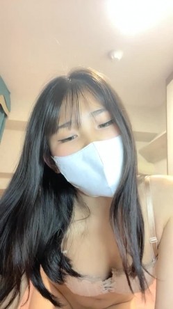 【笑性别够野呵】，纯素颜9分女神，现场卸妆，洗澡站着撒尿，极品胴体，超清镜头展示极具挑逗 截图2