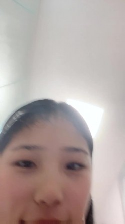 【笑性别够野呵】，纯素颜9分女神，现场卸妆，洗澡站着撒尿，极品胴体，超清镜头展示极具挑逗 截图16