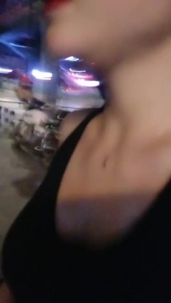 渣女来袭步行街路边勾引个做轮胎生意的年轻小哥车震 截图1