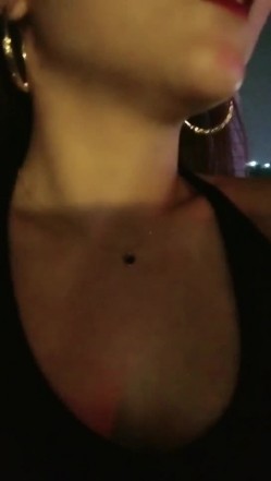 渣女来袭步行街路边勾引个做轮胎生意的年轻小哥车震 截图5
