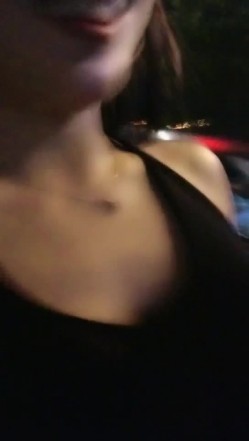 渣女来袭步行街路边勾引个做轮胎生意的年轻小哥车震 截图6