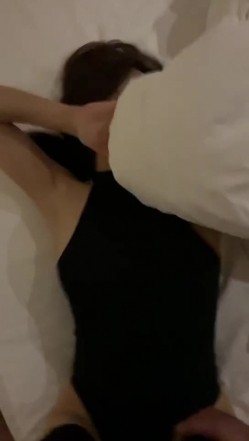 深圳阿飞哥 的炮友母狗们，大鸡巴甩得满脸都是，饥渴的样子，3P艹过瘾她 截图4