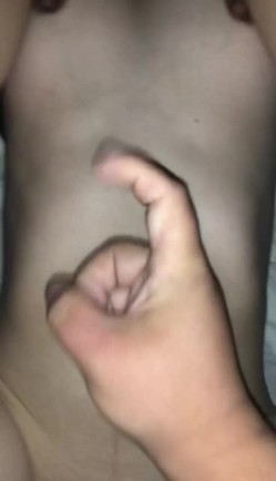 大神的绿奴母狗们，车震户外露出，滴蜡后入打开门看着邻居走廊大战，楼道做爱，威武刺激哦 22V流出！ 截图7