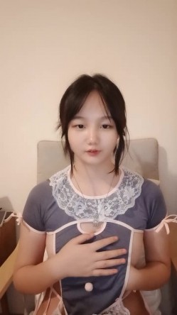 新人~成都邻家妹妹~【一起来贴贴】学妹下海全裸特写~跳蛋~！ 截图1