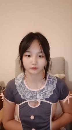 新人~成都邻家妹妹~【一起来贴贴】学妹下海全裸特写~跳蛋~！ 截图2