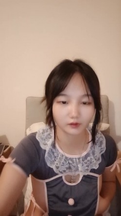 新人~成都邻家妹妹~【一起来贴贴】学妹下海全裸特写~跳蛋~！ 截图3