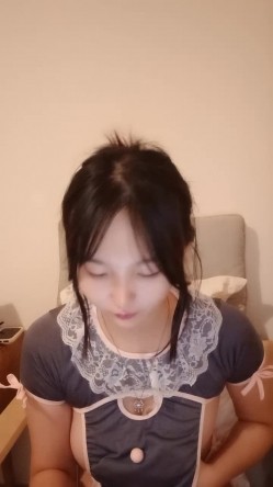 新人~成都邻家妹妹~【一起来贴贴】学妹下海全裸特写~跳蛋~！ 截图5