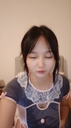 新人~成都邻家妹妹~【一起来贴贴】学妹下海全裸特写~跳蛋~！ 截图6