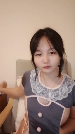 新人~成都邻家妹妹~【一起来贴贴】学妹下海全裸特写~跳蛋~！ 截图8