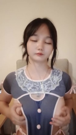 新人~成都邻家妹妹~【一起来贴贴】学妹下海全裸特写~跳蛋~！ 截图9