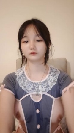 新人~成都邻家妹妹~【一起来贴贴】学妹下海全裸特写~跳蛋~！ 截图10