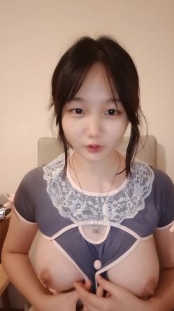 新人~成都邻家妹妹~【一起来贴贴】学妹下海全裸特写~跳蛋~！ 截图12