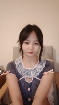 新人~成都邻家妹妹~【一起来贴贴】学妹下海全裸特写~跳蛋~！ 截图13