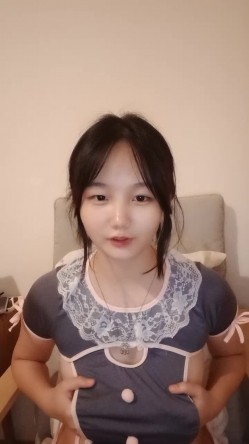 新人~成都邻家妹妹~【一起来贴贴】学妹下海全裸特写~跳蛋~！ 截图14