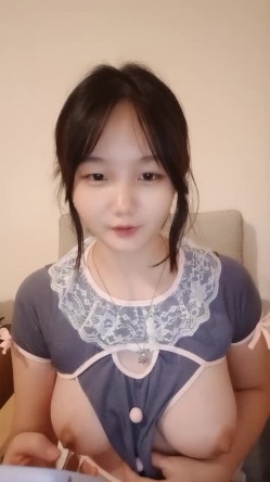 新人~成都邻家妹妹~【一起来贴贴】学妹下海全裸特写~跳蛋~！ 截图16