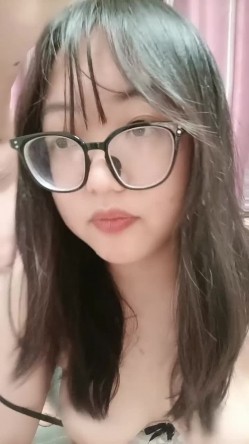 肉嘟嘟的小坦克妹子，和短小的表哥做爱，耐心口活，帅男后入操逼，丰满阴户蝴蝶粉逼 截图1