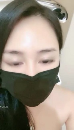 某公司白领少妇，大胆地在公司洗手间和办公地点露逼自慰，生过孩子的女人，木耳和奶头已黑，穿上衣服还是高级的韵味十足 截图10