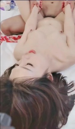 专业团队黄播赚钱，女上位情趣椅子暴力打桩，灯光专业，角度很刁钻 截图15