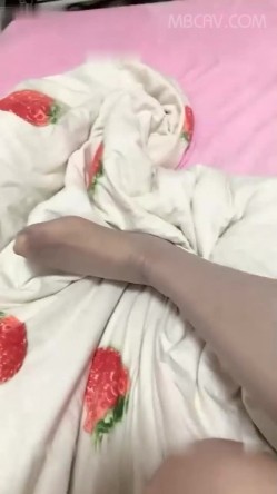 贵在真实,中年居家夫妻深夜啪啪,大哥真不把粉丝当外人,尽情展示嫂子的魅力,女人味十足 截图7
