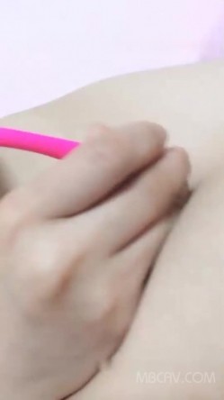 贵在真实,中年居家夫妻深夜啪啪,大哥真不把粉丝当外人,尽情展示嫂子的魅力,女人味十足 截图13