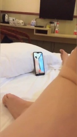 熟妇老骚逼语文老师，这奶子够玩一年了，很下胃口的骚穴，约出来酒店爆肝！ 截图12