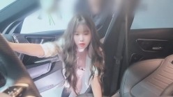 在小区里车震舅妈 舅妈的爱情故事，不顾小区人来人往被一群孩子发现太爽边插边揉阴蒂后入内射精液不断滴落 截图16