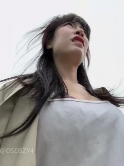 ️sp站极品熟女【yourkeer】穿着开档丝袜在户外商场厕所大胆诱惑自慰骚出天际 截图7