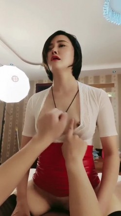 韵味熟女黑丝人妻 上位骑乘全自动 逼毛性感 表情好骚 截图14