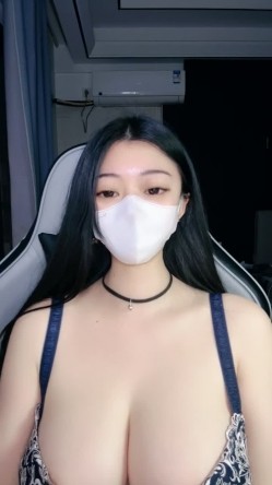 兄弟们 超级大奶子 巨大无比【最爱喝奶茶】甩奶舞 性感内衣超好身材 看着就是爽 截图4