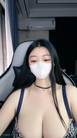 兄弟们 超级大奶子 巨大无比【最爱喝奶茶】甩奶舞 性感内衣超好身材 看着就是爽 截图10