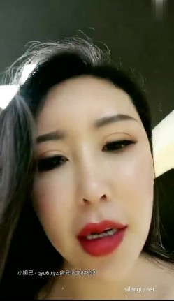 成熟美艳阿姨【蜜臀御姐】，出门逼里塞跳蛋-健身房-锻炼，骚死啦，网友一直刷礼物震得她逼逼受不了，跑更衣室大秀淫穴！ 截图5
