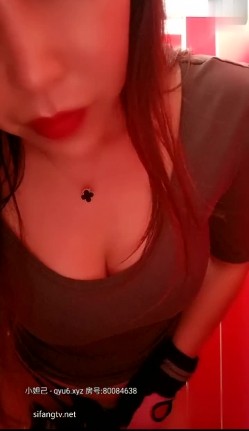 成熟美艳阿姨【蜜臀御姐】，出门逼里塞跳蛋-健身房-锻炼，骚死啦，网友一直刷礼物震得她逼逼受不了，跑更衣室大秀淫穴！ 截图6