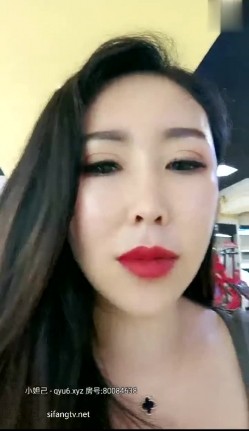 成熟美艳阿姨【蜜臀御姐】，出门逼里塞跳蛋-健身房-锻炼，骚死啦，网友一直刷礼物震得她逼逼受不了，跑更衣室大秀淫穴！ 截图10