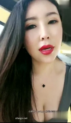 成熟美艳阿姨【蜜臀御姐】，出门逼里塞跳蛋-健身房-锻炼，骚死啦，网友一直刷礼物震得她逼逼受不了，跑更衣室大秀淫穴！ 截图12