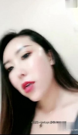 成熟美艳阿姨【蜜臀御姐】，出门逼里塞跳蛋-健身房-锻炼，骚死啦，网友一直刷礼物震得她逼逼受不了，跑更衣室大秀淫穴！ 截图13