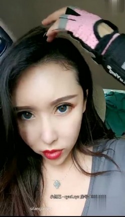 成熟美艳阿姨【蜜臀御姐】，出门逼里塞跳蛋-健身房-锻炼，骚死啦，网友一直刷礼物震得她逼逼受不了，跑更衣室大秀淫穴！ 截图14