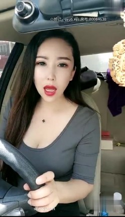 成熟美艳阿姨【蜜臀御姐】，出门逼里塞跳蛋-健身房-锻炼，骚死啦，网友一直刷礼物震得她逼逼受不了，跑更衣室大秀淫穴！ 截图16